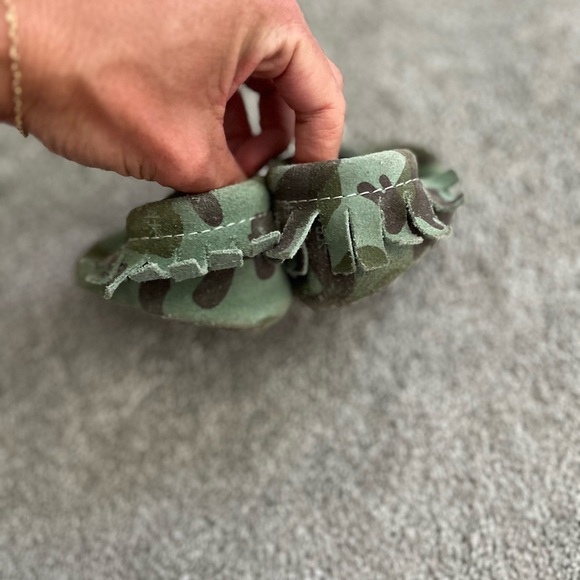 Freshly Picked Camo Leather Mocs size 2 - Picture 5 of 6